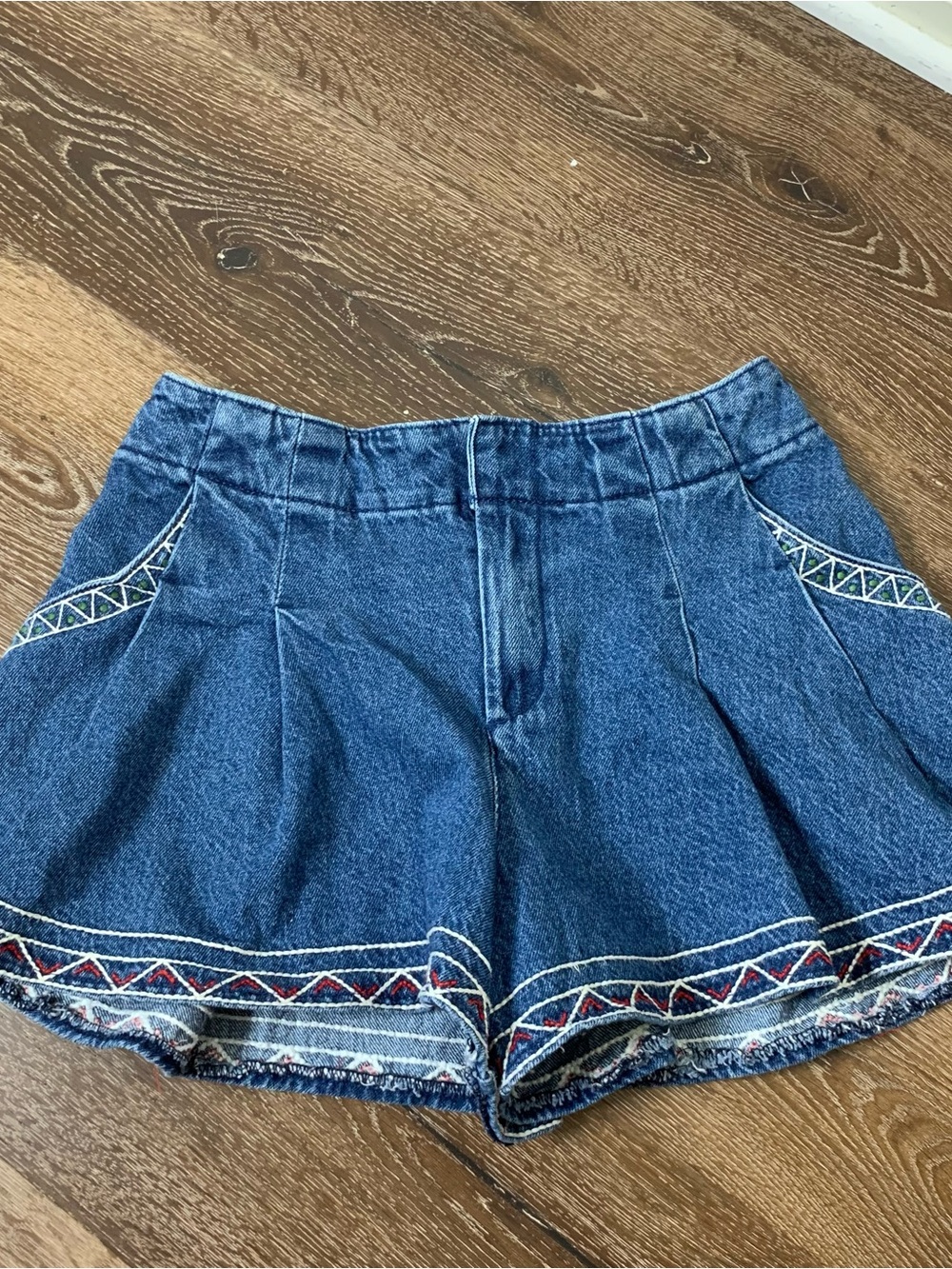 Pilcro Embroidered Pleated Denim Skirty Shorts 26 - Picture 2 of 9